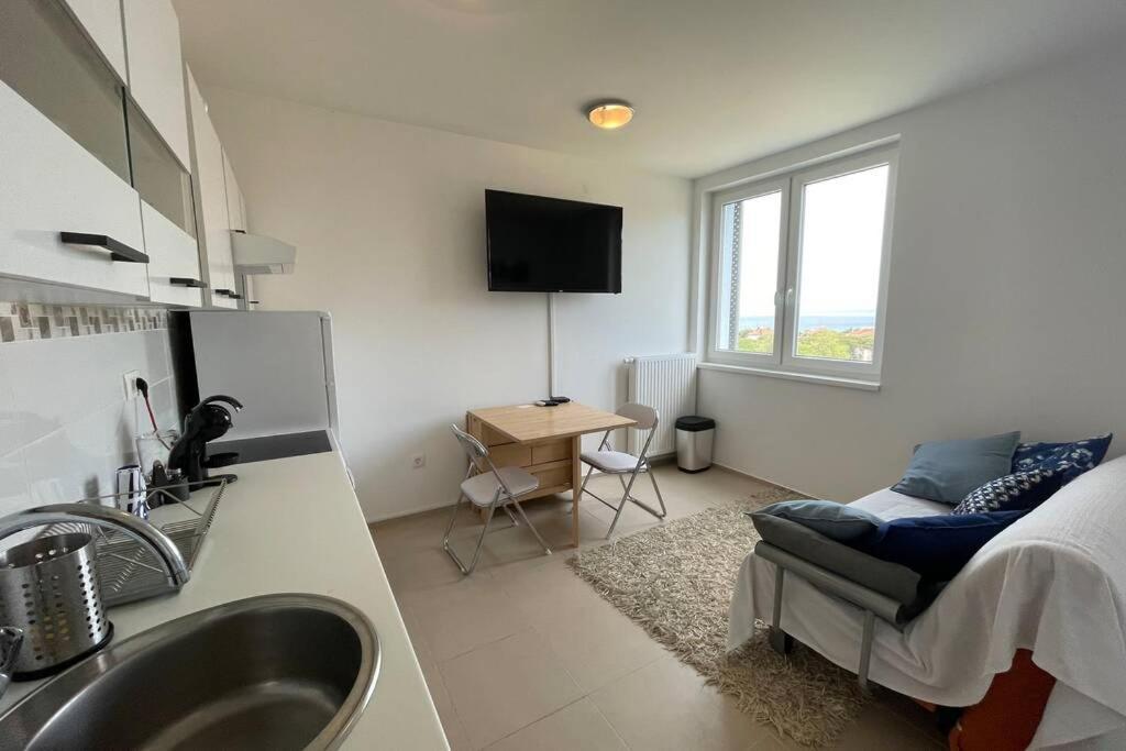 Apartment Gema - One Bedroom Apartment Izola Dış mekan fotoğraf